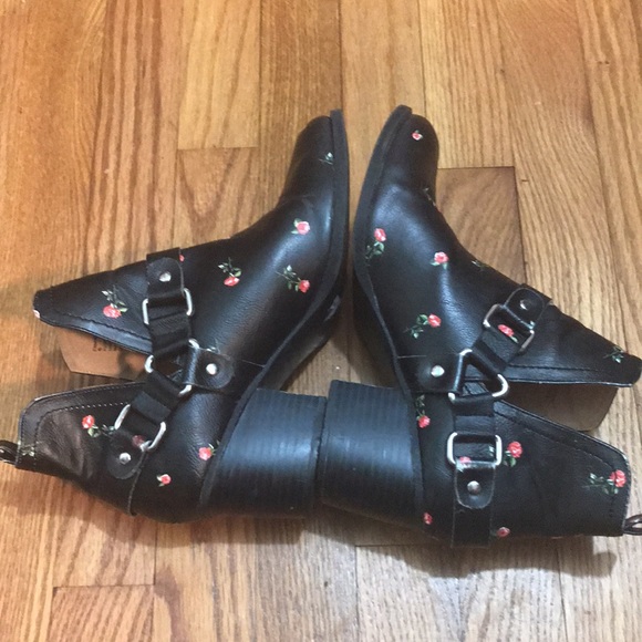 NWT Madden Girl booties with Roses size 8 - Picture 4 of 7